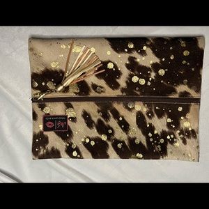 Make up junkie large